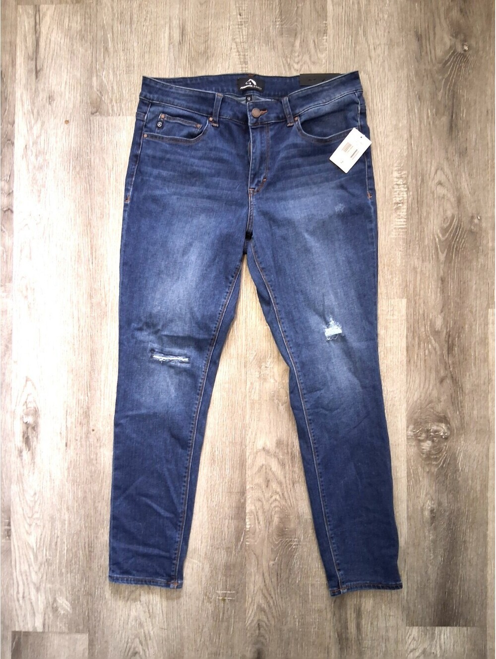 NWT Jordache Legacy Womens Size 12, 32x27 Skinny Distressed Mid-Rise Ankle Jean